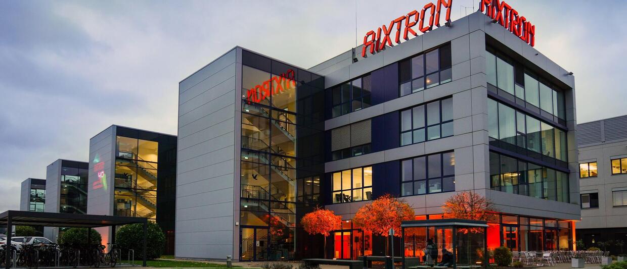 2TD22EE Hauptverwaltung, Firmensitz der AIXTRON SE, ein fuhrender Anbieter von Depositionsanlagen fur die Halbleiterindustrie mit Sitz in Herzogenrath, NRW Nordrhein-Westfalen, Deutschland