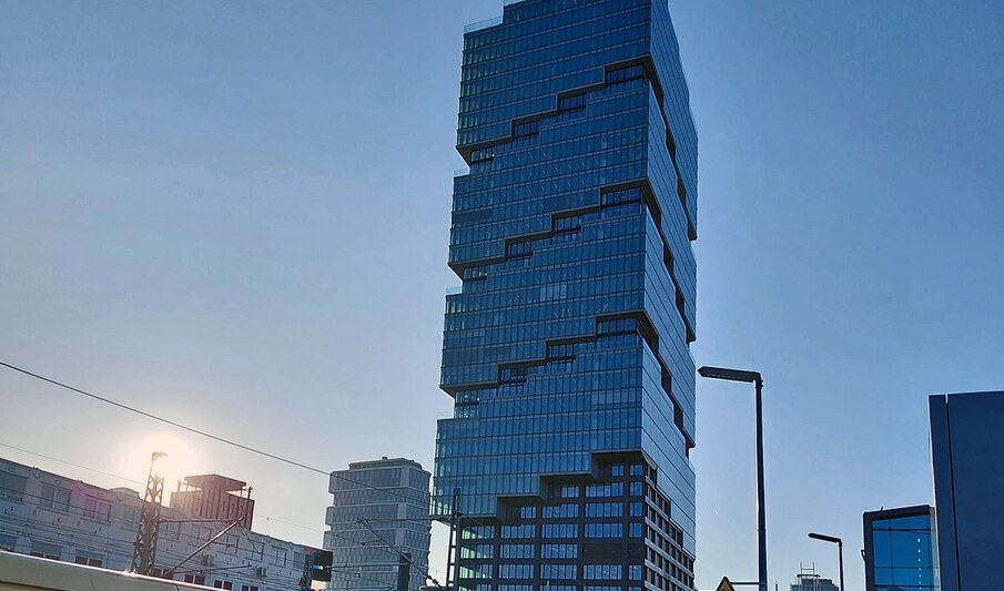 2XJD7D0 Edge East Side Tower, Amazon Turm, Tamara-Danz-StraBe, Warschauer StraBe, Friedrichshain, Berlin, Deutschland