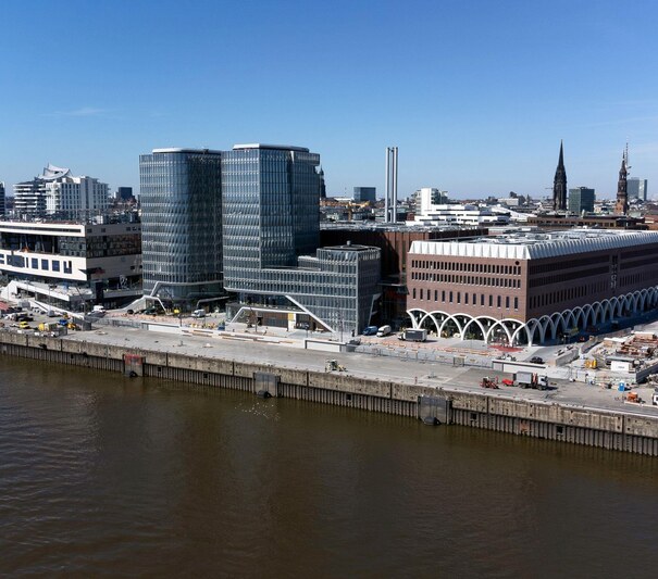 3AC9T8W The Uberseequartier in Hamburg's Hafencity shortly before opening
