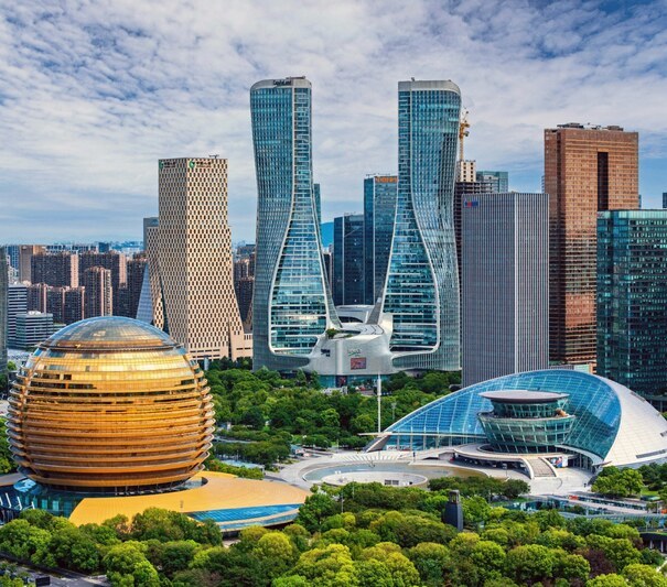 3B6GN4R Aerial view of landmark buildings in Qianjiang New Town, Hangzhou, China